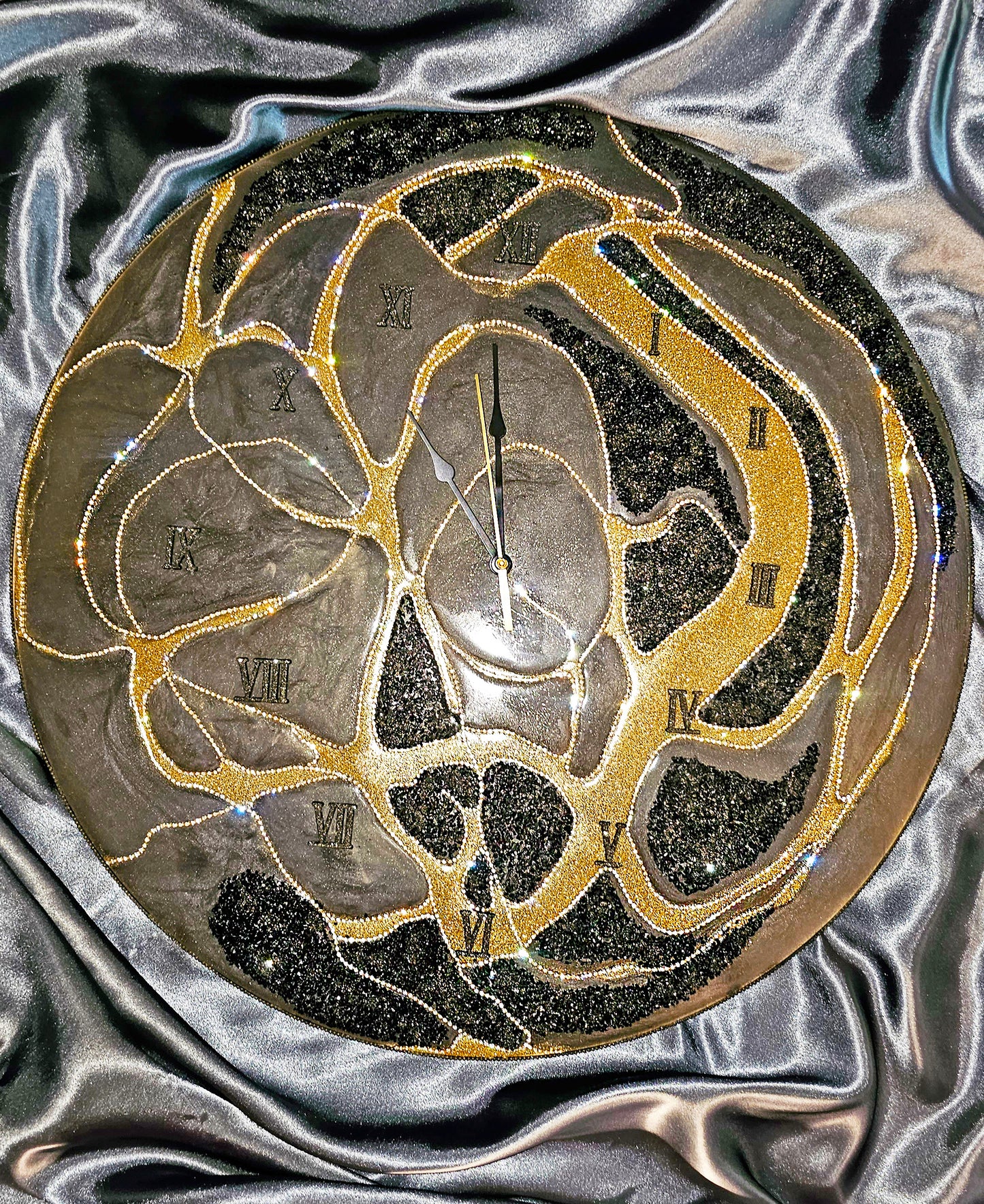 Luxury, sparkling wall clock with rhinestones