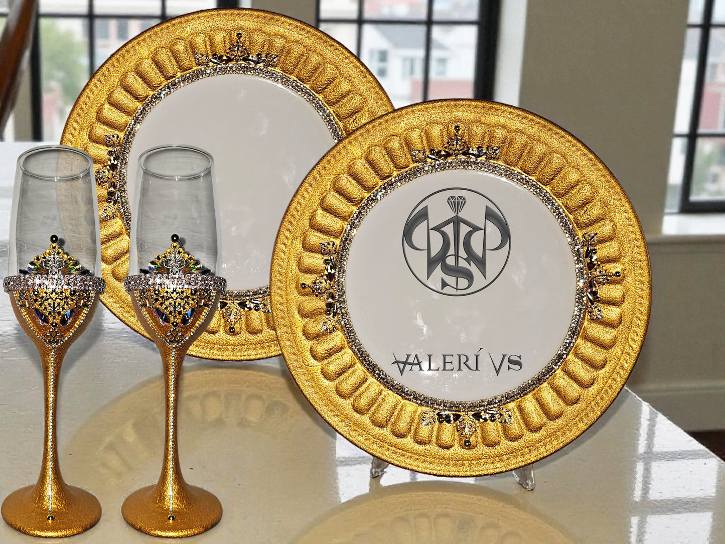 Sparkling luxury gold champagne flutes