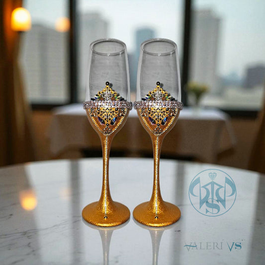 Sparkling luxury gold champagne flutes